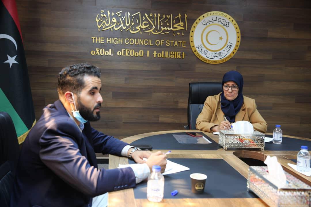 HCS_Libya's tweet photo. عقدت عضو المجلس الأعلى للدولة السيدة " نعيمة محمد الحامي" لقاءً اليوم الاثنين، مع مجموعة من القانونيين والحقوقيين، بمقر المجلس في طرابلس.

وتناول اللقاء مناقشة تنامي ظاهرة انتهاك سيادة القانون وعدم احترام تنفيذ الأحكام القضائية. https://t.co/4sDcF5YTyZ