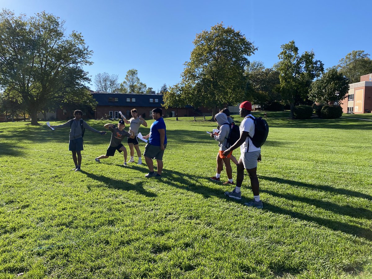 EMAPFootball's tweet photo. The point of our Scavenger Hunt today is to be #Innovative with how we #Interconnect by being #Immersive on campus. And to have fun of course!

#ByeWeekBattle https://t.co/TxiNocmi1Q