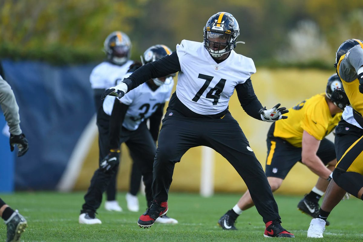 PghSteelersNow's tweet photo. Former #Steelers offensive lineman Jarron Jones has been suspended for 10 games after pleading guilty to misdemeanor assault in the domestic violence case against him.

https://t.co/fsV1bruz1m https://t.co/E7A2I20HXn