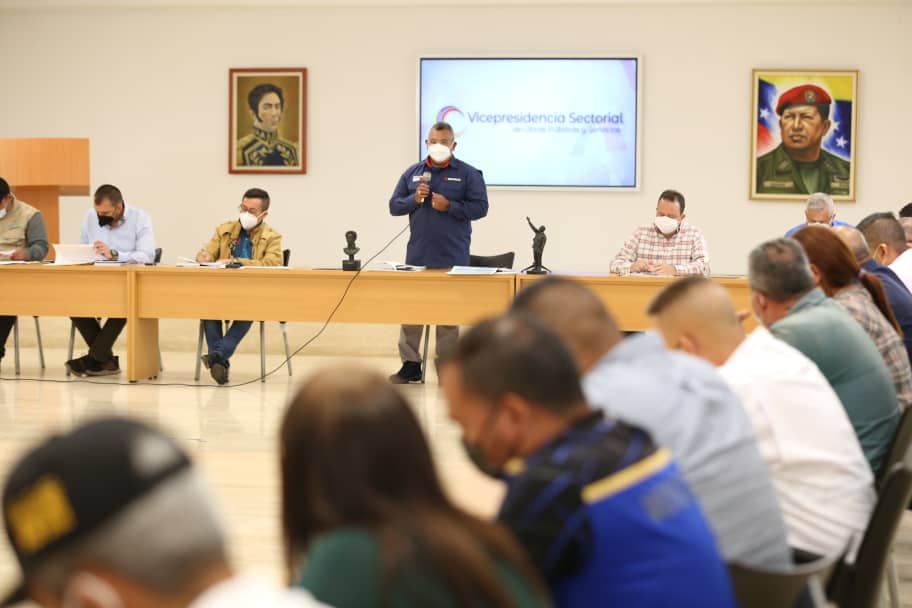 NestorLReverol's tweet photo. Por instrucciones de nuestro Presidente @NicolasMaduro, realizamos una jornada de evaluación de los servicios públicos en La Guaira,junto al gobernador @JosManuelSuar15, el alcalde Alejandro Terán, los ministros y representantes de los entes de la #VicepresidenciaDeServicios https://t.co/FFJWl9Z96Y