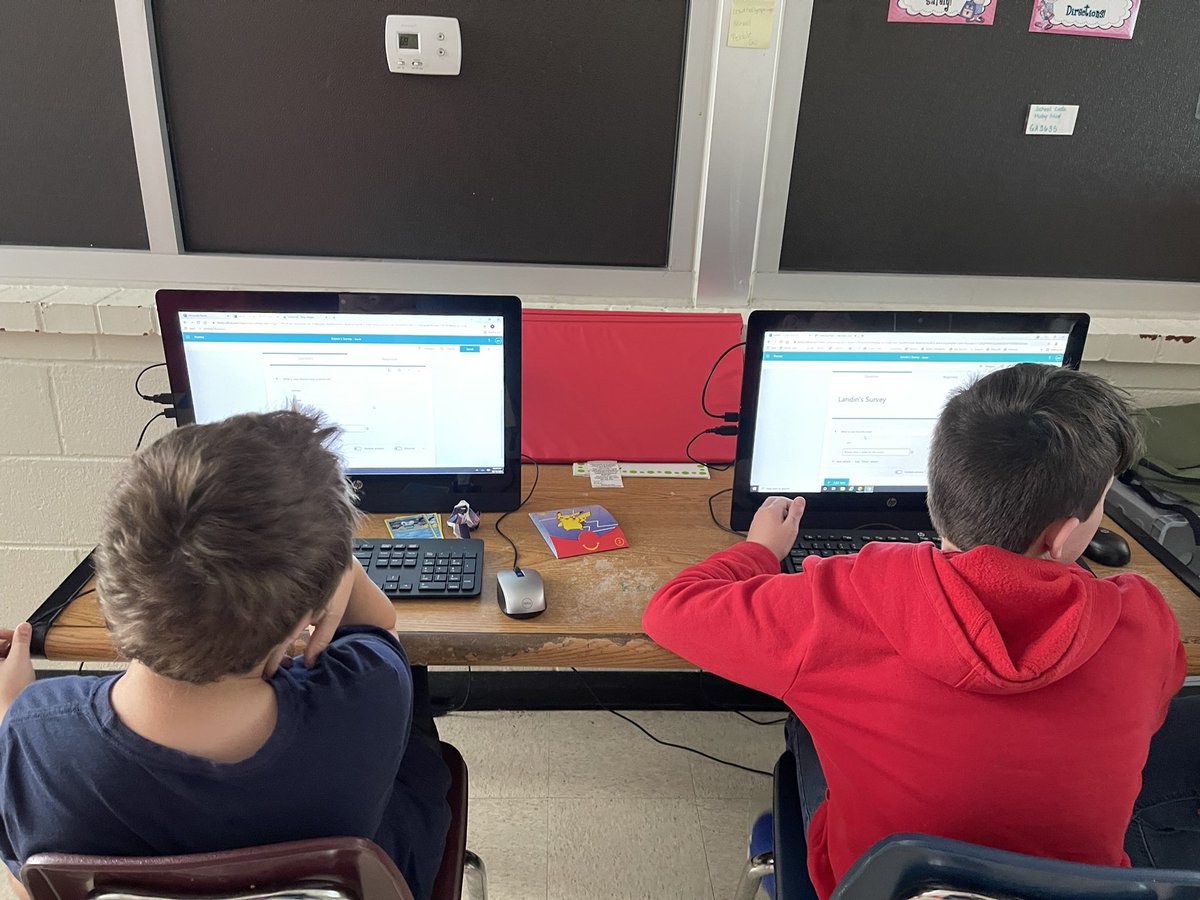 TheMerryHof's tweet photo. Great day today training some students @LrTippens! Today we learned how to make our own @Office365 #MicrosoftForm, and share it with @Outlook to collect responses! Next up? Using @msexcel to analyze the data! https://t.co/NFFJ3hhkLm