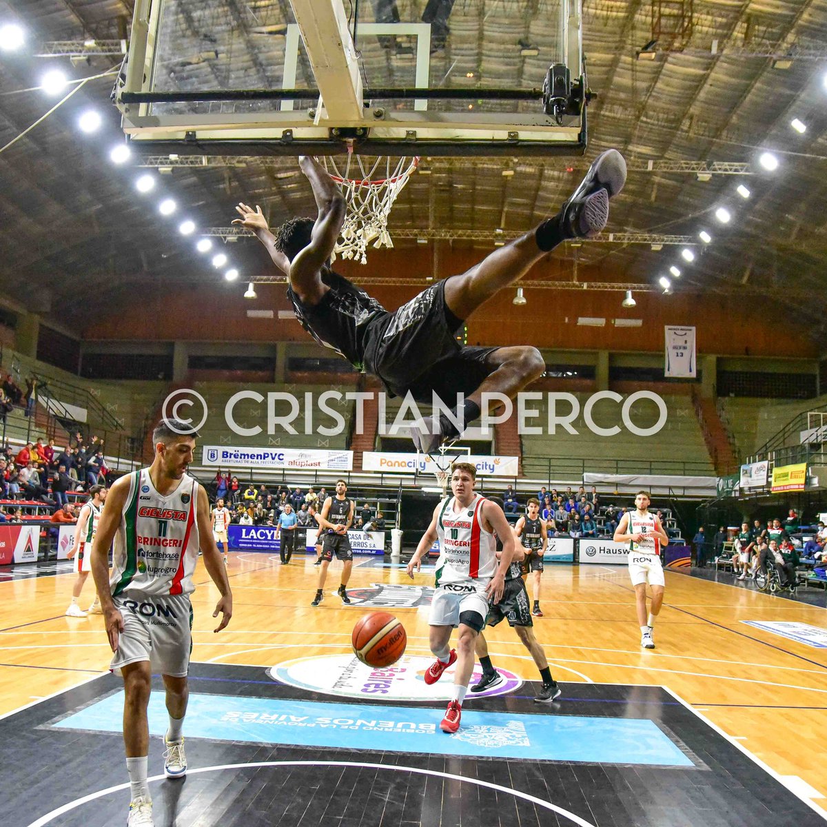 ecp1895's tweet photo. Las locuras de Johu Castillo en el Maxi de @CAEbasket va @CiclistaOf https://t.co/Nk4QbNcdv6