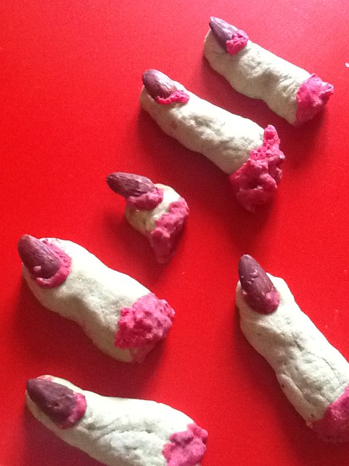 Witch's fingers Halloween Cookies. Creepy AF and delicious!!! https://t.co/wYitvtWHxk<a href="/tag/newprofilepic"class="tags"><span>#newprofilepic</span></a>