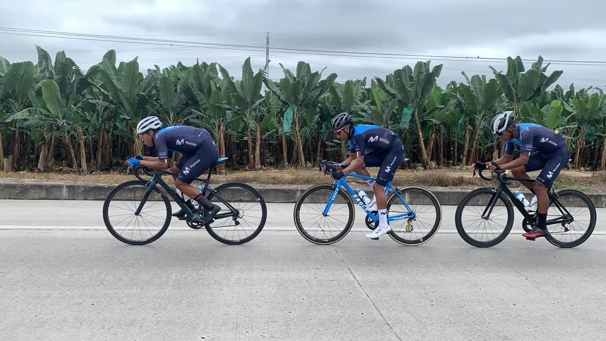 jaramillo_jaime's tweet photo. #SegundoNavarrete, ciclista del @MovistarEC ganó el #TourOrense, seguido por @tebandav96 y #LeninMontenegro, campeón en la Sub 23.
En tanto @isaacyaguaroo venció en Metas Volantes y @sebastianr04 en los premios de montaña.
#EcuadorEsCiclismo
📷: @aperezfoto https://t.co/zwQyn2g35M