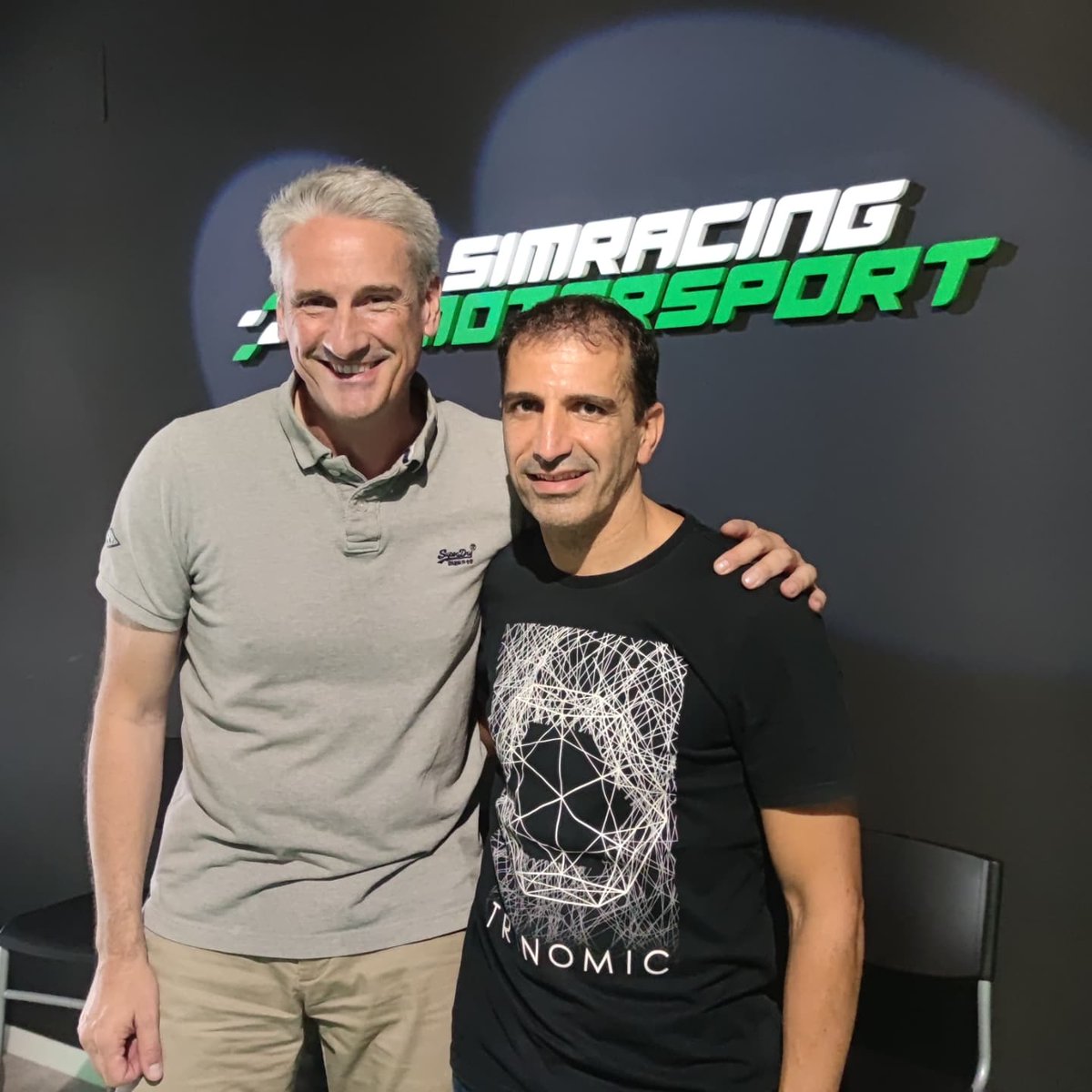 🚨🚨🚨🚨
Hoy nos ha visitado @marcgene_official 💪🏻💪🏻💪🏻

Hemos probado nuestros simuladores pilotando un Ferrari 488 GT3 en el @circuitdebcncat 🔥🔥🔥

Ha sido estupendo compartir un buen rato con este genial piloto 👏🏻👏🏻👏🏻

Muchas gracias Marc!!!