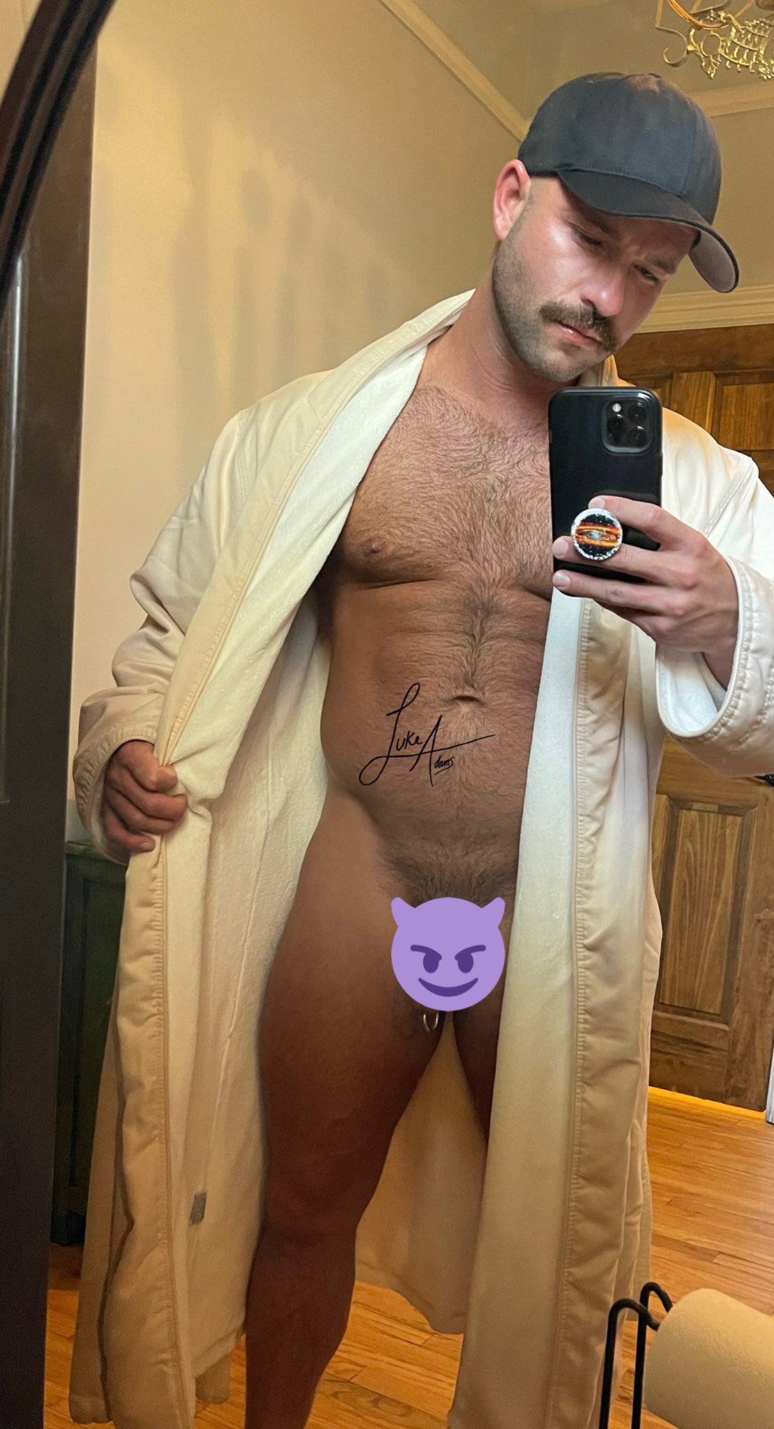 Loving this robe…. How about you? https://t.co/bOs2kD1q9S