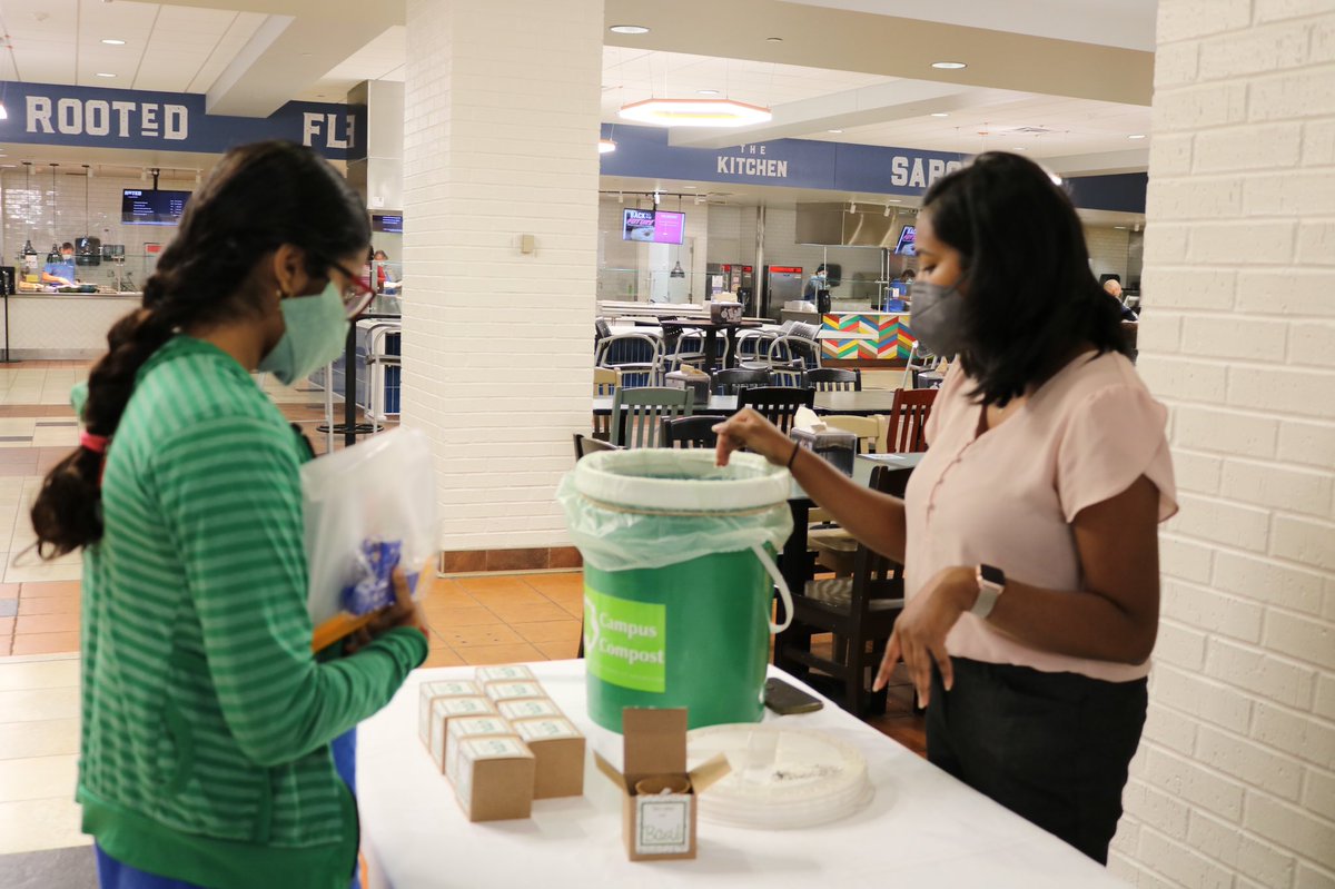 mavdiningUTA's tweet photo. Last Thursday, we partnered with the Office of Sustainability &amp;  the new Maverick Pantry for this year’s World Food Day! Our goal was to educate the campus community about food waste, food insecurity, and the resources available both on and off campus. https://t.co/CjihepIMaw