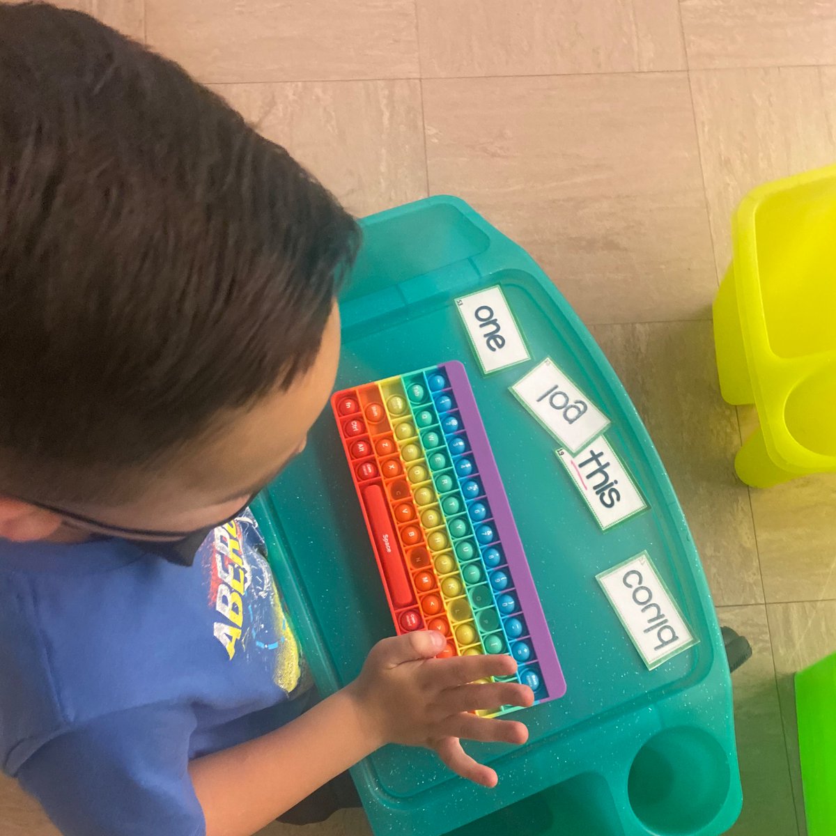 calfano510's tweet photo. This weeks center is Ⓟⓞⓟⓟⓘⓝⓖ! Students love to pop words into their popit keyboards! Not only are they spelling words, but learning the keys of a keyboard too! #popit  #firstgrade #literacy #typing https://t.co/YLQvIzw1Sz