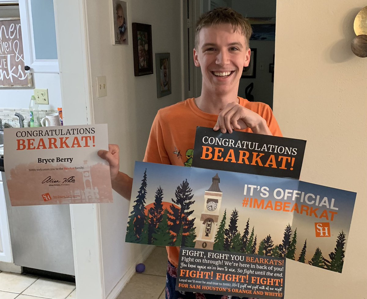 MarcusAllen1977's tweet photo. Well I believe @SamHoustonState is his choice. #ImaBearkat @spacemuncher145 https://t.co/aojo70skgX