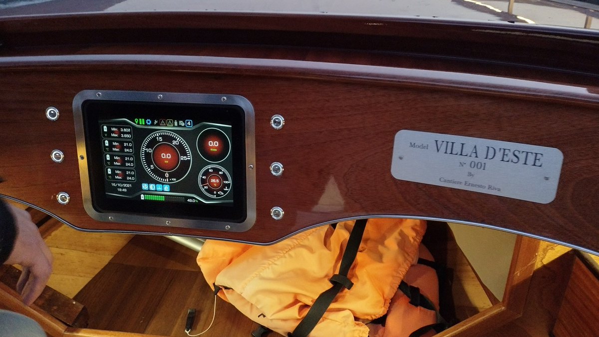 apeterbrown's tweet photo. Never been in an electric boat before , thanks to Hotel Villa d'Este and Cantiere Ernesto Riva boats for the short trip on Lake Como in the new E-Next model " Villa d'Este " . Great boat @CantiereER 👍
#villadeste #ErnestoRivaBoats #enext #LakeComo https://t.co/uYh4lsdXh9