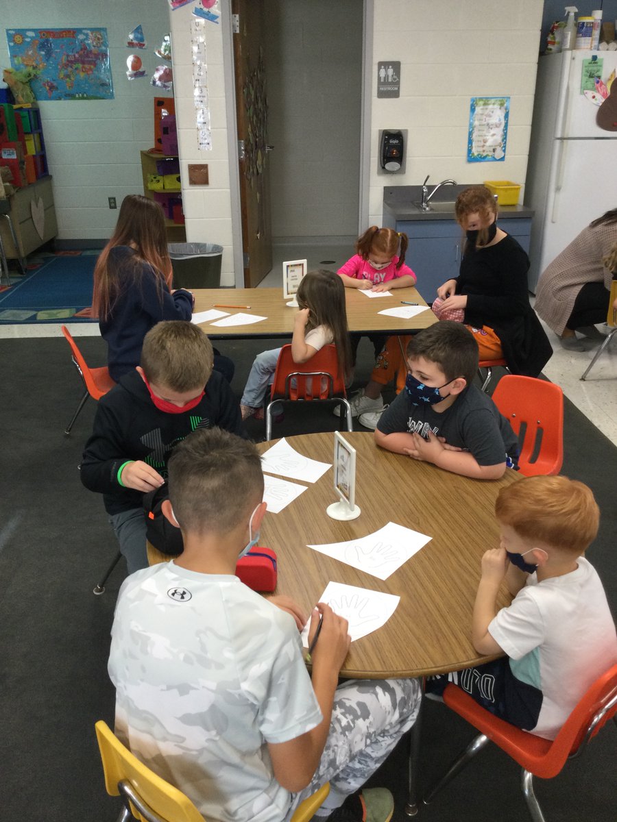 OES_smcps's tweet photo. Mrs. Curtis brought some of our 5th grade students together with our PreK students to enjoy a Unity Day activity.  Stay tuned for more pictures of the final project on Wednesday! https://t.co/T6chcU8myE