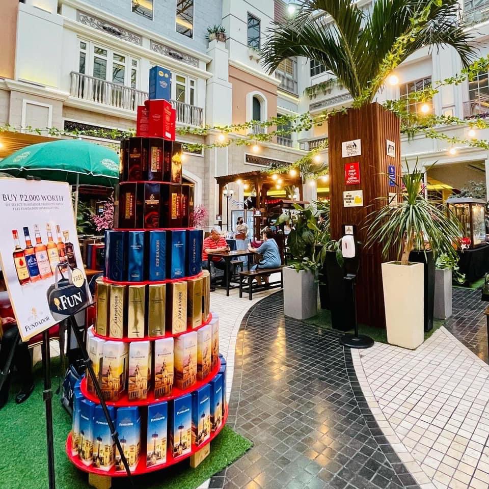 🍤🍭🕸It’s time to celebrate #BeerMonth &amp; #Halloween at #NewportMall 🎃👻🍻

Experience a Halloween happy hour featuring cocktail, beer, and bar chow at Booze &amp; Boos fair at 2F, The Plaza from Oct 8-24! 🍾 #OctoberFiesta