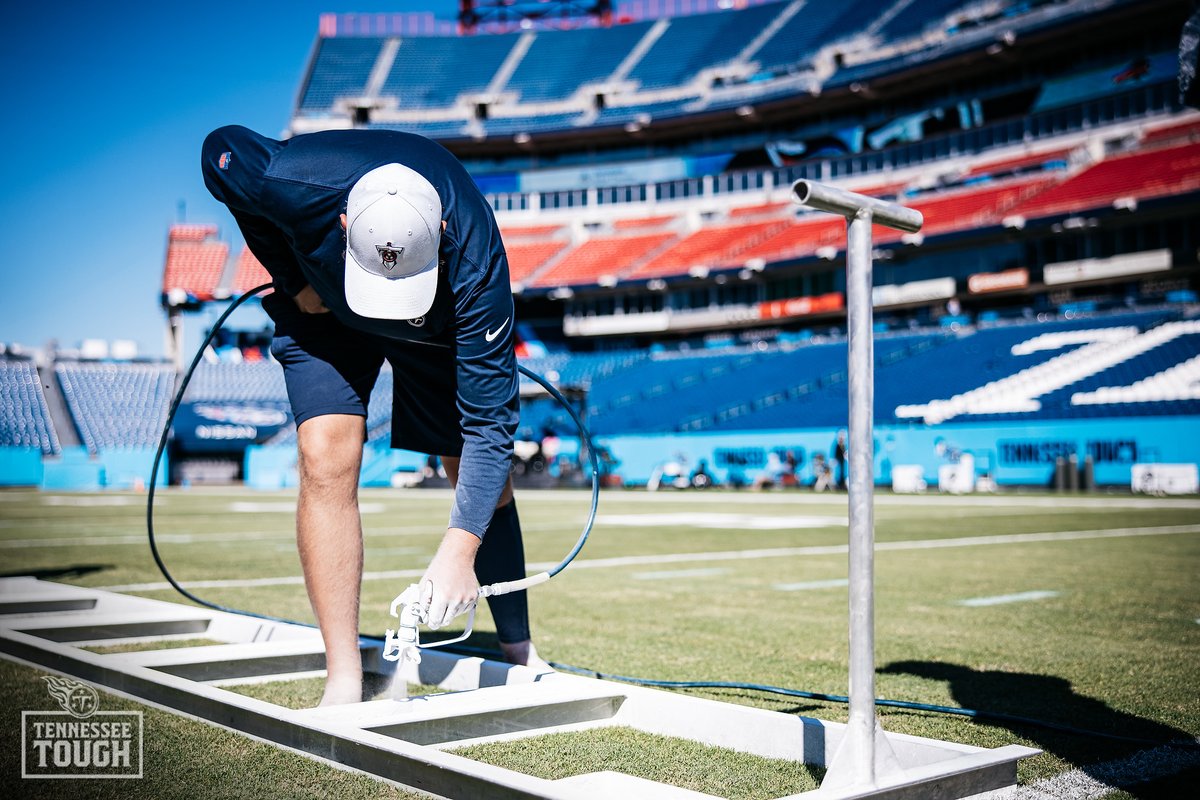 Titans's tweet photo. Final touches #BUFvsTEN https://t.co/YyHBEJFkof