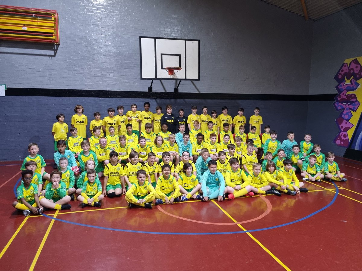 TheShewsy's tweet photo. Stanfield JFC u8s to u14s 2021/22
                  ⚽️💛💚💛⚽️ https://t.co/ihiSDPLSHr