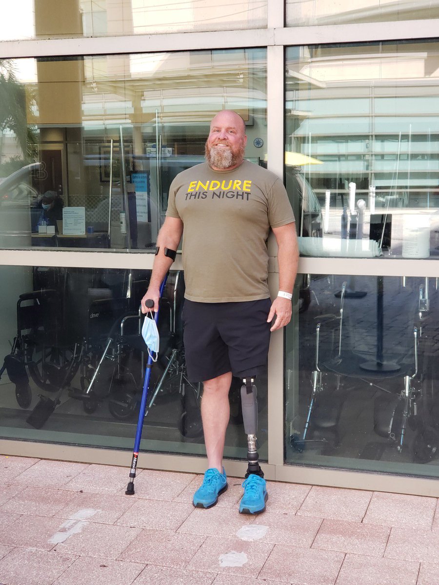 McpeakRichie's tweet photo. Clear scans! Thankful every time I walk out into the fresh air.I pay homage to all those cancer warriors who cannot. Thanks for all the love and prayers. Every step is a finish line. #gratitude  #life #cancer #sarcoma #amputee #smile #believe #endure #apemanstrong #teamneverquit https://t.co/yo5XPHpJtg