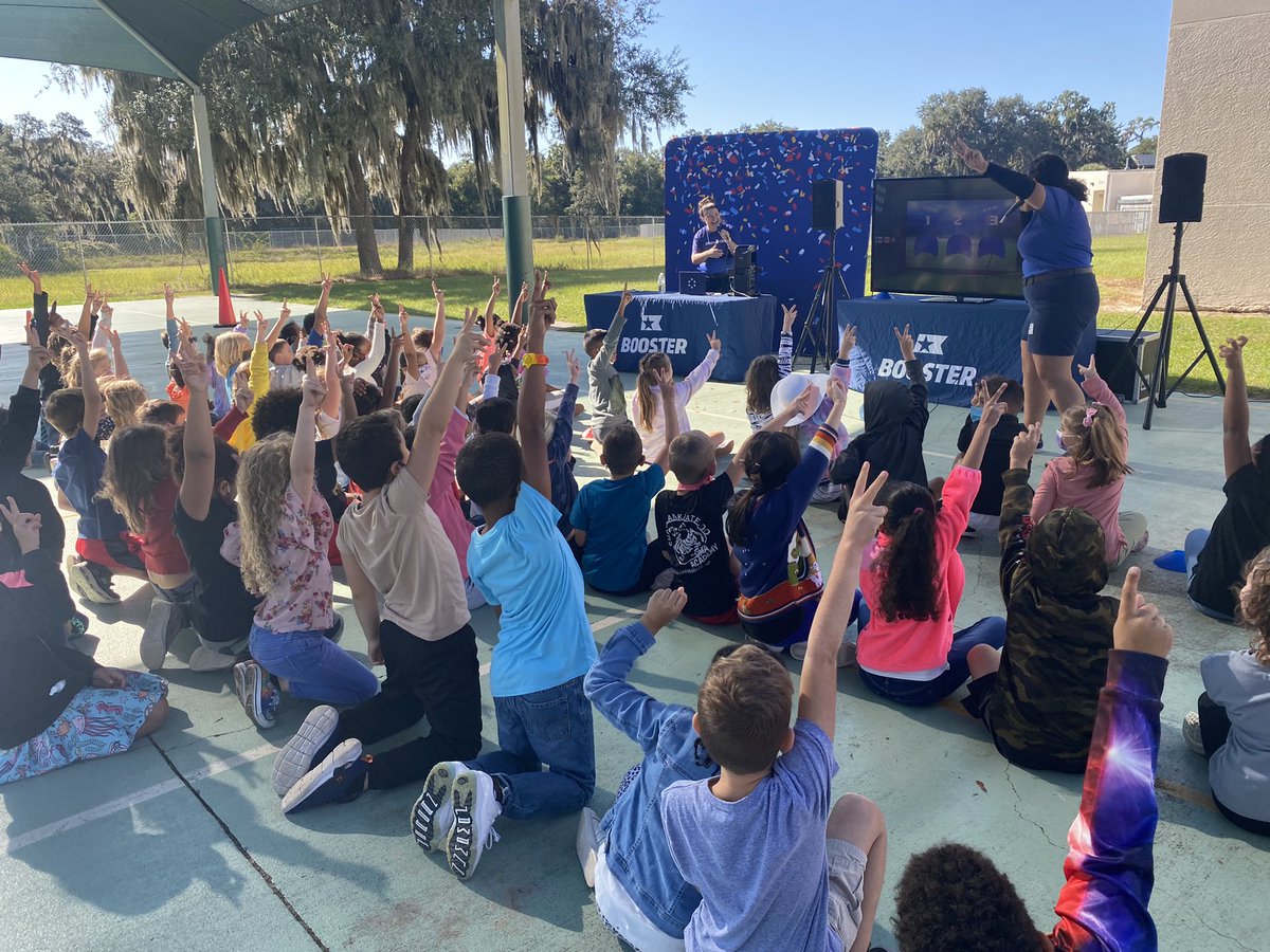 MsCookandClass's tweet photo. Kicked off our Fun Run fundraiser with a pep rally! ☺️ https://t.co/mxlo6CZi4R
