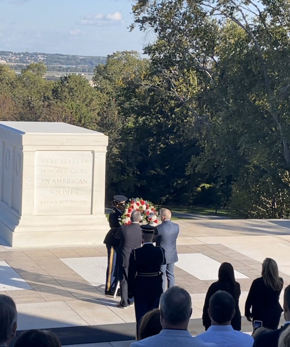 AllianceWC's tweet photo. Honored to participate in a wreath laying ceremony at the Tomb of the Unknown Soldier this afternoon. A very memorable start to this year’s #WCFlyIn. https://t.co/GiVmcGygz1