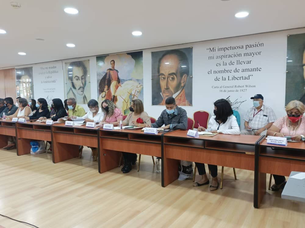 mineducacion_ve's tweet photo. Como lo instruyó el presidente @NicolasMaduro, hoy desde la sede del @MPPEDUCACION, la ministra @_LaAvanzadora realizó de manera presencial el gabinete educativo con los jefes (as) de zonas educativas, en el marco del regreso a clases seguro y progresivo. #EpaVamosACuidarnos https://t.co/reTglRVp4O