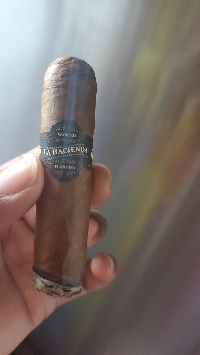 rayadh97's tweet photo. Long day, but #lahacienda got my back. #warpedcigars #florfina #getone #cigarlife #cigarsmoker https://t.co/ClzXUmXvdk