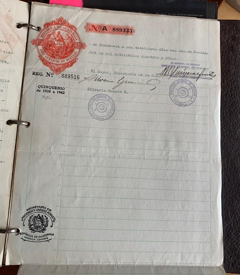 mjunda's tweet photo. Cuando era niña, mi abuela vivió en Quetzaltenango. Su papá, el abuelito Ito, era el Ingeniero Jefe de la Hidroeléctrica del Estado y el señor Presidente de la República, General Jorge Ubico, le ordenó trasladarse a vivir a la Estación del Ferrocarril de los Altos en Xela, (1/8) https://t.co/HTwPUwYZqi