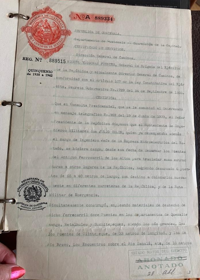 mjunda's tweet photo. Cuando era niña, mi abuela vivió en Quetzaltenango. Su papá, el abuelito Ito, era el Ingeniero Jefe de la Hidroeléctrica del Estado y el señor Presidente de la República, General Jorge Ubico, le ordenó trasladarse a vivir a la Estación del Ferrocarril de los Altos en Xela, (1/8) https://t.co/HTwPUwYZqi