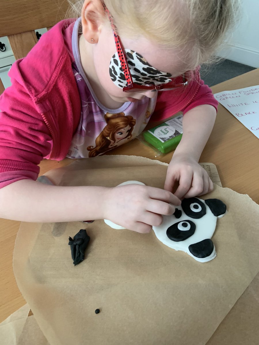 emma43801598's tweet photo. @Flomellynews @appleofmyeyepl Ella from 2Bs entry for the BIG Flo Melly bake off! “Pandas are life” 🐼❤️ @PaulHollywood @PrueLeith @EdinburghZoo 🐼🐼🐼 #pandalove ❤️🐼❤️ https://t.co/Bb6gqOz7Jj