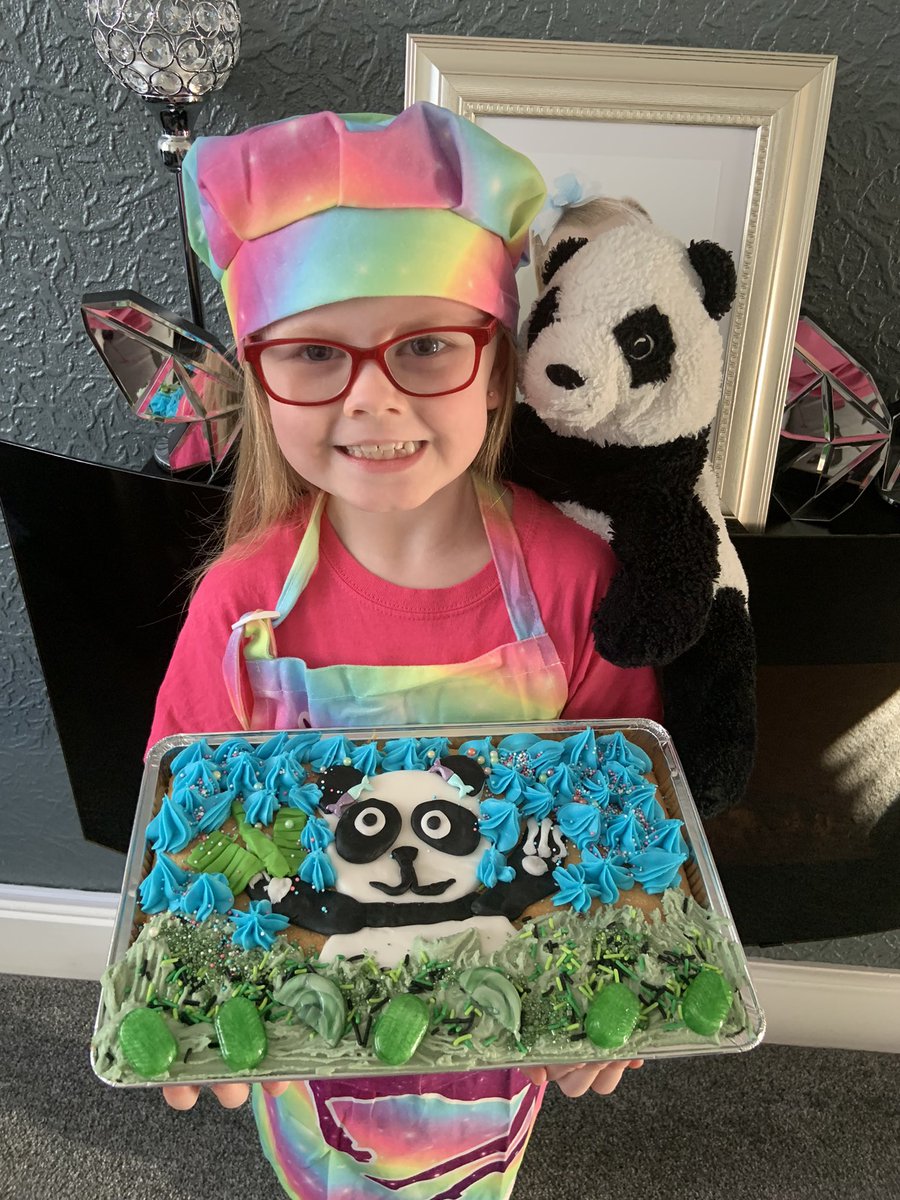 emma43801598's tweet photo. @Flomellynews @appleofmyeyepl Ella from 2Bs entry for the BIG Flo Melly bake off! “Pandas are life” 🐼❤️ @PaulHollywood @PrueLeith @EdinburghZoo 🐼🐼🐼 #pandalove ❤️🐼❤️ https://t.co/Bb6gqOz7Jj