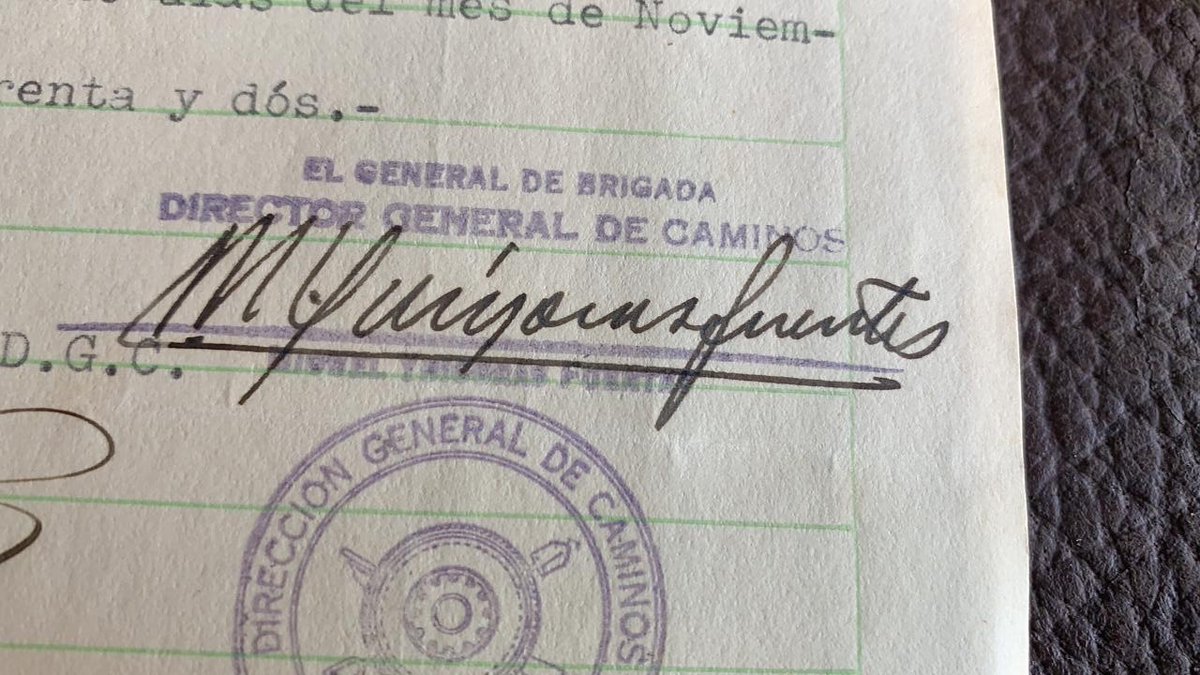 mjunda's tweet photo. Cuando era niña, mi abuela vivió en Quetzaltenango. Su papá, el abuelito Ito, era el Ingeniero Jefe de la Hidroeléctrica del Estado y el señor Presidente de la República, General Jorge Ubico, le ordenó trasladarse a vivir a la Estación del Ferrocarril de los Altos en Xela, (1/8) https://t.co/HTwPUwYZqi