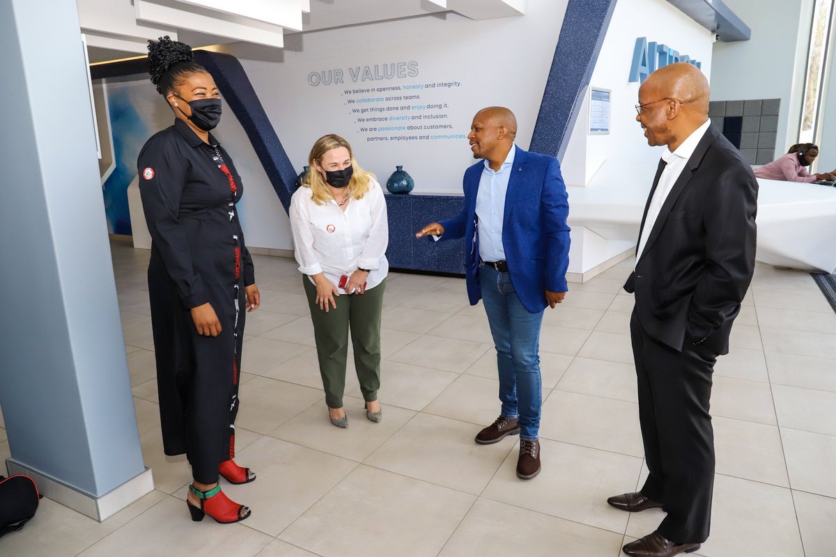 mteton's tweet image. Altron employees donated R79350.00 and boxes of canned food items towards the Nelson Mandela Foundation’s Each 1 Feed 1 campaign. #EmployeeGiving #ThereWhenItMatters