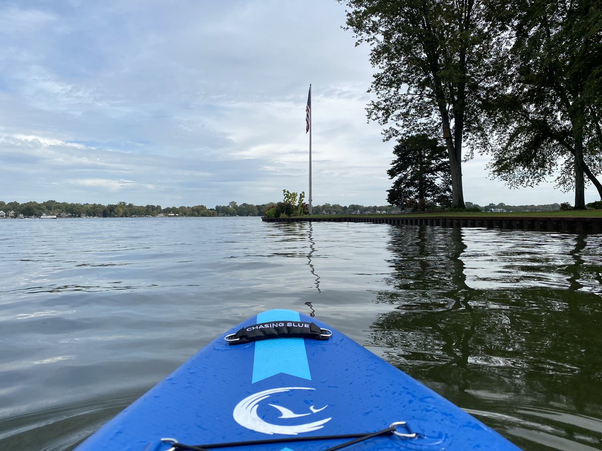 Ryan_C_MI's tweet photo. A week or so ago at Walled Lake. #sup #kayak #outdoormaster #chasingblue https://t.co/aoZeN55zh1