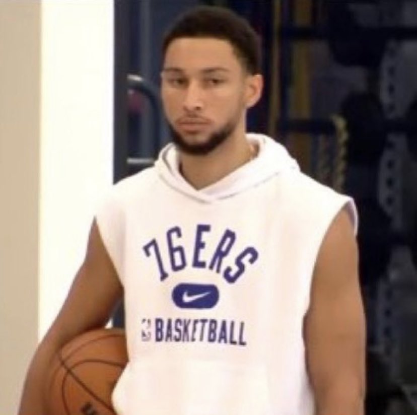 Komeddii's tweet photo. @alleniverson @BenSimmons25 @ASubers …execute lil bro: https://t.co/qqx119iUi3