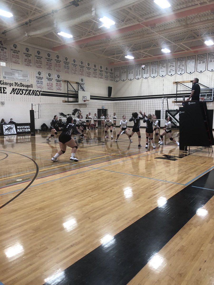 GMHSMustangs's tweet photo. Final tiebreaker Set so close!!Edged out by the #Phoenix 17-15. You did us proud Mustangs!#RVSA https://t.co/sSOyQAtYZI
