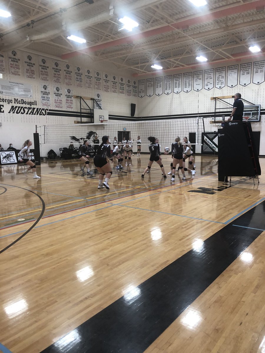 GMHSMustangs's tweet photo. Final tiebreaker Set so close!!Edged out by the #Phoenix 17-15. You did us proud Mustangs!#RVSA https://t.co/sSOyQAtYZI
