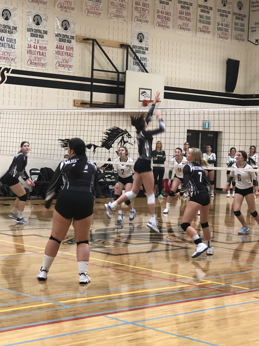GMHSMustangs's tweet photo. Final tiebreaker Set so close!!Edged out by the #Phoenix 17-15. You did us proud Mustangs!#RVSA https://t.co/sSOyQAtYZI