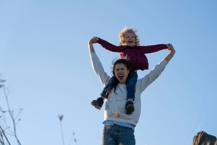 mlnchlyhill's tweet photo. #MAIDNetflix is probably one of the most impactful things I’ve watched in a long while. It's about fighting back when the whole world is against you, falling, standing up again, falling again. A layered story that goes deep into poverty, domestic violence, single motherhood. https://t.co/z2nCHLpgif