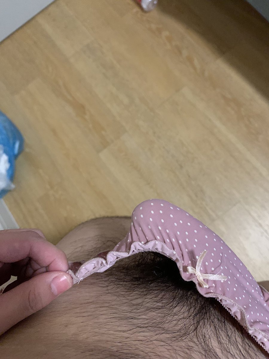第34集 合租女室友系列（4）
就很烦，几乎每次回来都能看到，身体一天天不行了，话说这个内裤是真的舒服，很喜欢这个粉粉的内裤，有淡淡的骚味，撸起来超爽
#原味 #丝袜 #内裤 #棉袜 #扫楼 #潜入