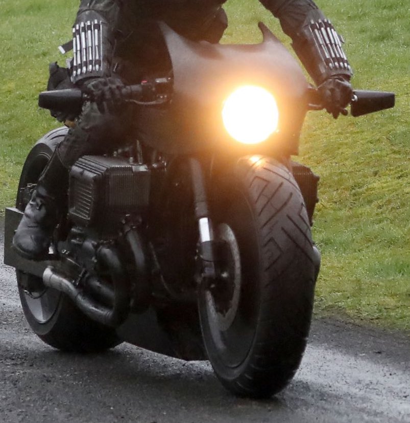 RottenGotham's tweet image. Bruce is reeeeeally into the bat motif, eh?