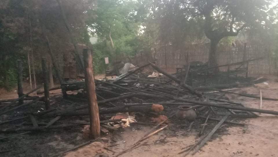 LeeDam_3's tweet photo. At around 12 midnight on Oct 18, a house belonging to the protester who has been active in revolutionary movement since the military coup was set on fire by  Phaungkata Model Village in #Letpadaung area of #Salingyi Tsp. The villagers are still fleeing in fear.
#Oct19Coup https://t.co/InlPtvYiiQ