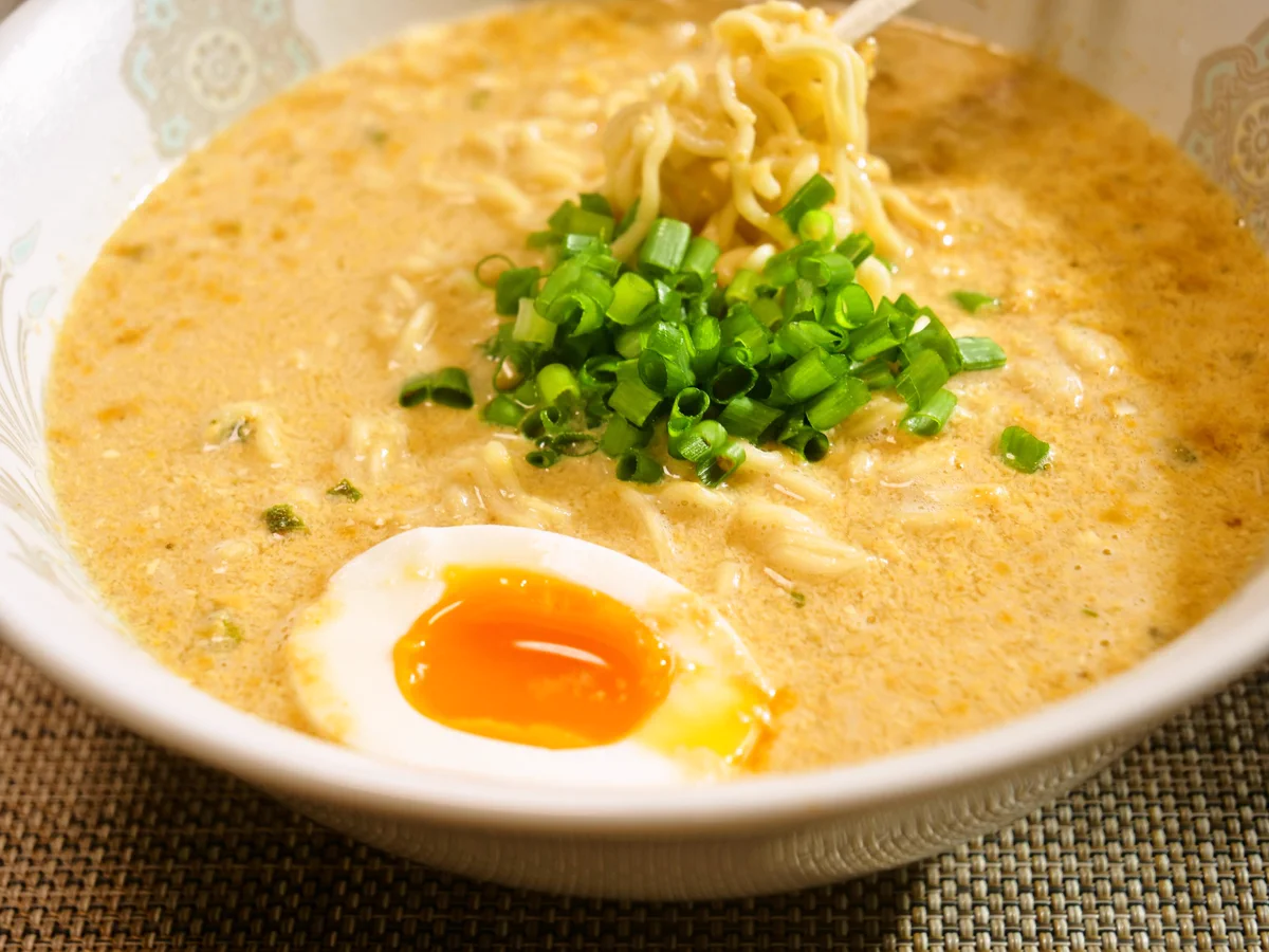 簡単に作れて、とっても美味しそう！「サッポロ一番みそラーメン」のアレンジレシピ！