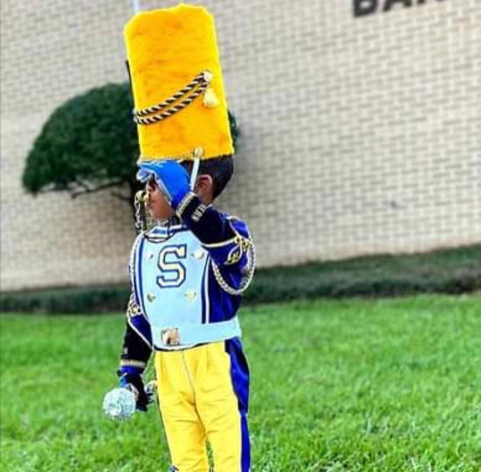 ScottieHunterTV's tweet photo. TOO CUTE!! Talk about cuteness overload for @SouthernU_BR’s Homecoming Week! This adorable little drum major and Dancing Doll are the best thing you’ll see on the internet this week. @WAFB 💙💛💙 https://t.co/u12g1th9To