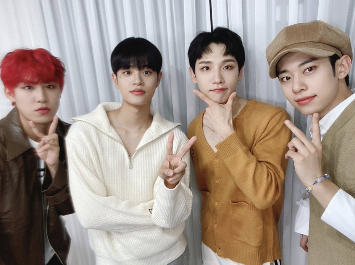 WarnerMusicSG's tweet photo. 😍 Don't miss this @987fm interview with @AB6IX as they discuss their new album "MO' COMPLETE"! 🍒

📺 https://t.co/kXl847umTr

#AB6IX #에이비식스 #전웅 #김동현 #박우진 #이대휘 #MO_COMPLETE #CHERRY #987fm https://t.co/b1kVzBIy0A