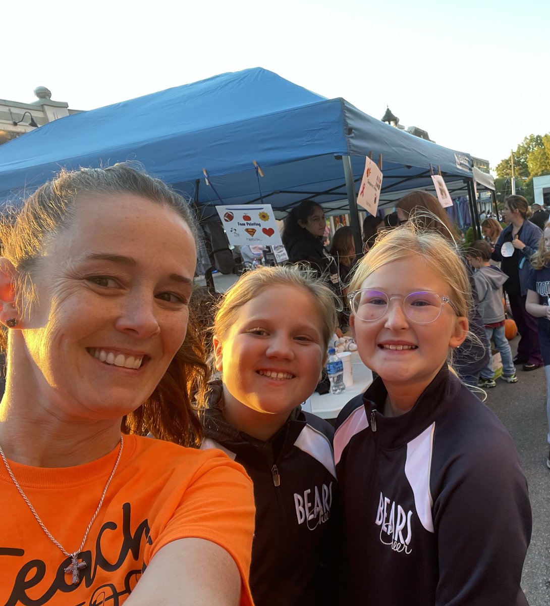 _CandiceHaynes's tweet photo. We had so much fun @MACSchools 
Blue Bear Festival! The kids had so much fun! Jones Melody Makers were rockstars! Another great community night! 💙🐻#MACSawesome #JoFamily https://t.co/qJJpxOx2yK