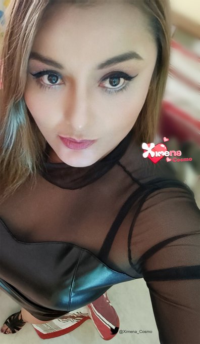Este fr&iacute;o, esta como para unas piernas de cobija.🖤 https://t.co/V2S4wDqm8K