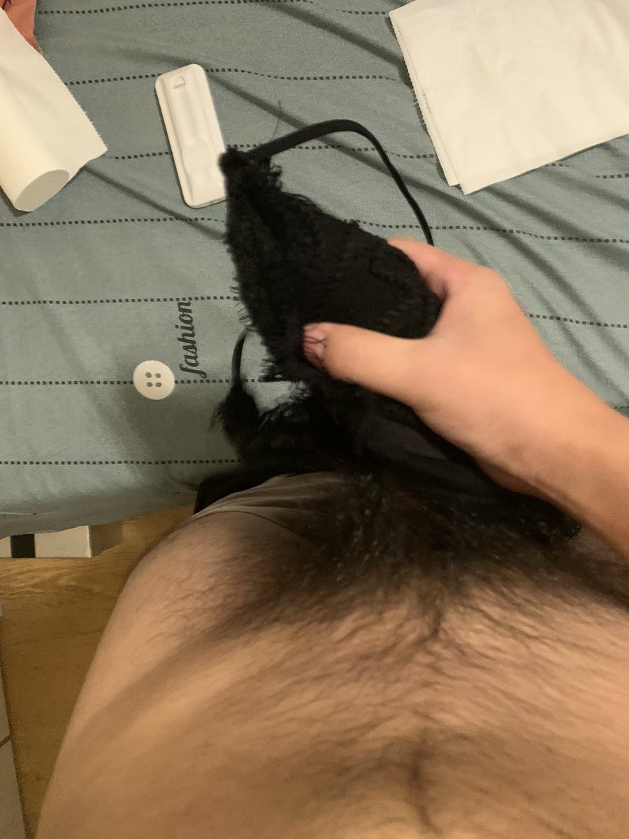 第34集 合租女室友系列（8）
上图
#原味 #丝袜 #内裤 #棉袜 #扫楼 #潜入