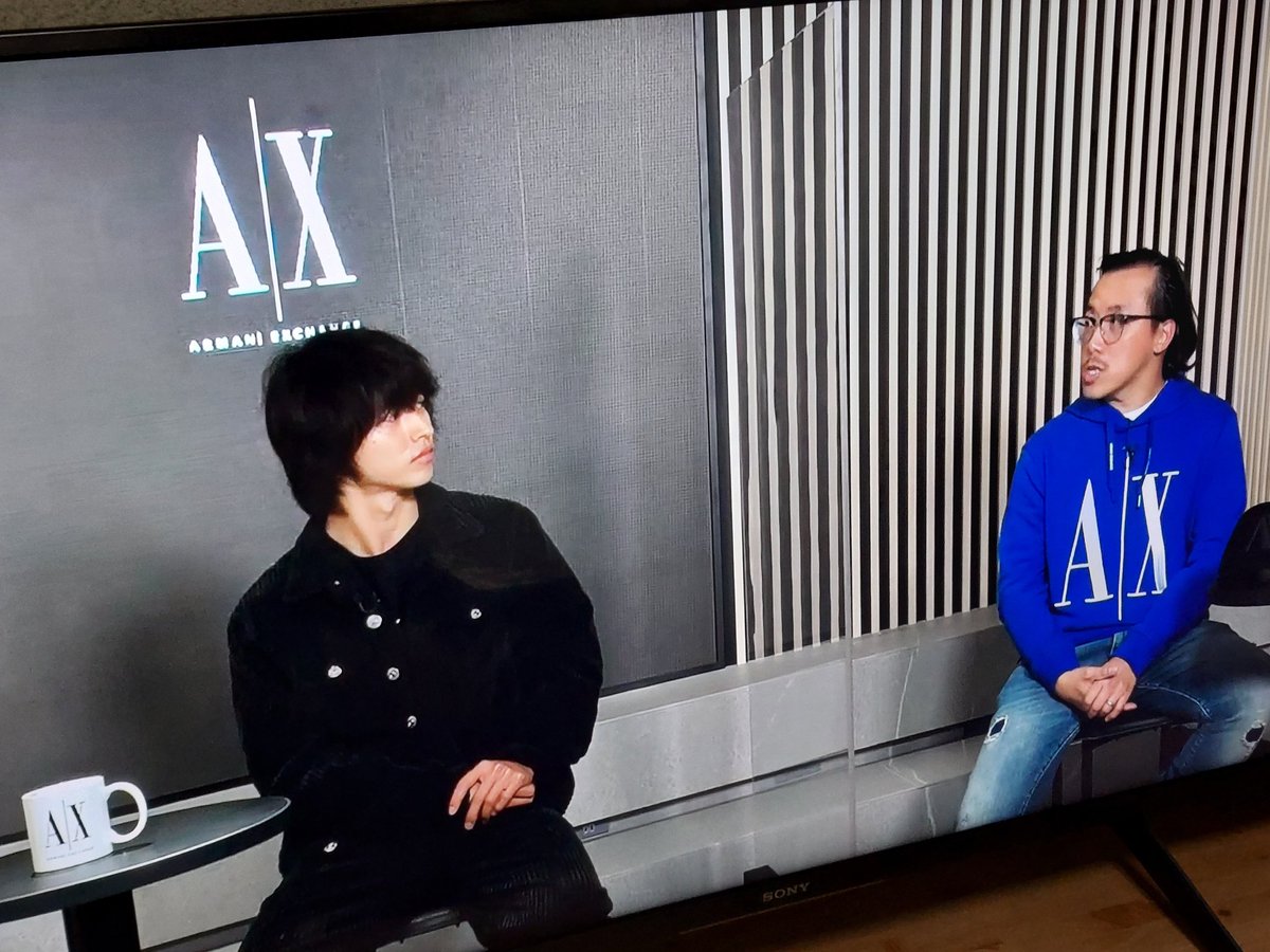 keneri_na97's tweet photo. 画面録画したものをキャストしたら画面が小さくて残念だったんやけどハリーさん(@Botter_Hurry)のお陰でダウンロードしてUSBに保存出来たからテレビで観れるようになった❣️
嬉しい~🙌🤩
#アルマーニエクスチェンジ
#AX30th
#AXCatStreet
#山﨑賢人 #レスリーキー https://t.co/3qYVRCzIcR