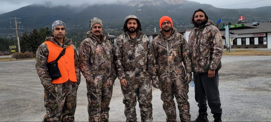 KanwalAbbas29's tweet photo. Is that the weather, the company or this hunt?!
#GoHunting
#HuntAlberta https://t.co/R0RFcmWf09