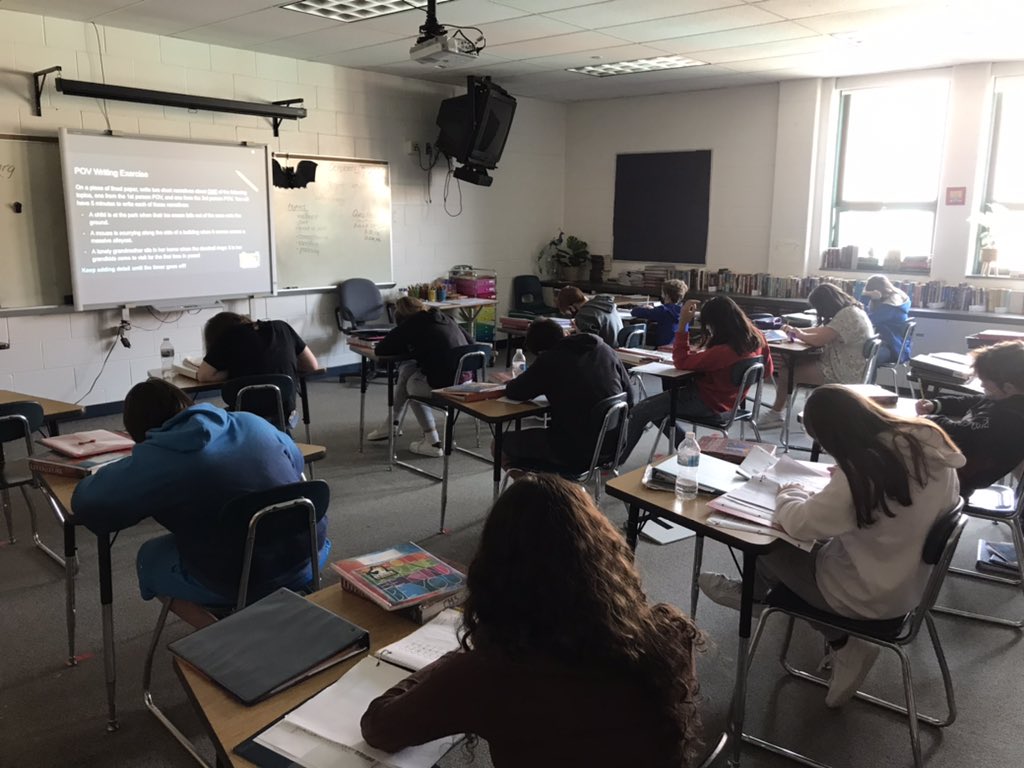 Hard-working grizzlies writing 5-minute narratives from different points of view today! Always so nice to hear, “this activity was really fun!” Especially when it involves technical and creative writing. 📝🧠 @cms_grizzlies