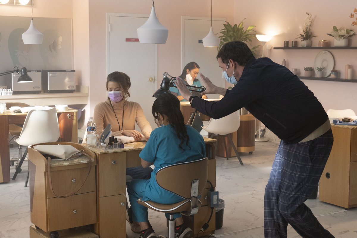 LeverageRedempt's tweet photo. “We’ll fix it in post.” --sincerely, The Fixer. Raise the roof for #LeverageRedemption star/director Noah Wyle 🙌🙌🙌 https://t.co/1Wqer3iews
