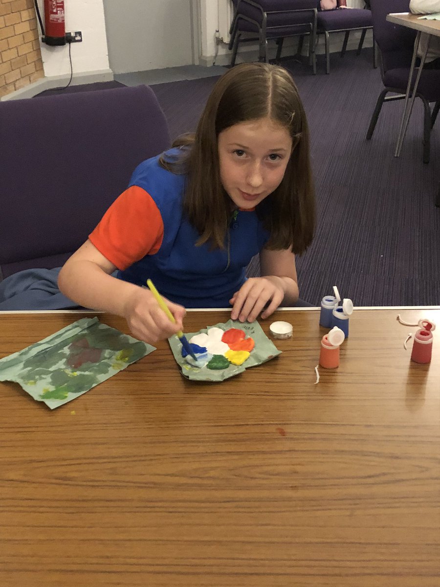 1stDidsbury's tweet photo. Tonight we painted the tea-light holders we made a couple of weeks ago for our special candle-lit promise ceremony! 8 Guides made their promise and became fully fledged members of our unit 🥳

@Girlguiding_NWE @GirlguidingMcr @Girlguiding https://t.co/rDwrZPZ6yr