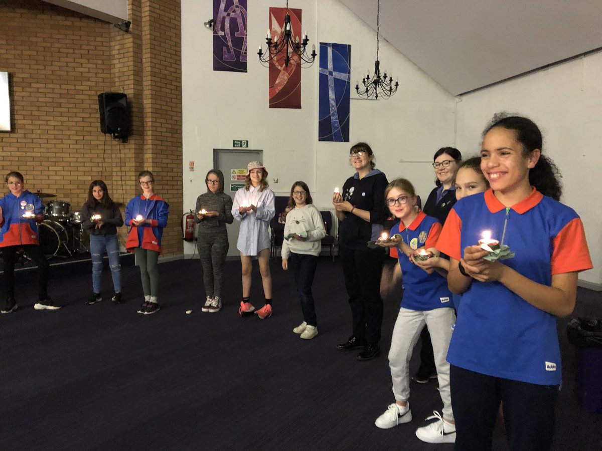 1stDidsbury's tweet photo. Tonight we painted the tea-light holders we made a couple of weeks ago for our special candle-lit promise ceremony! 8 Guides made their promise and became fully fledged members of our unit 🥳

@Girlguiding_NWE @GirlguidingMcr @Girlguiding https://t.co/rDwrZPZ6yr